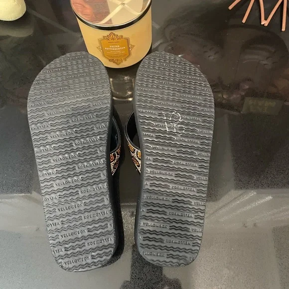 Yellow Box Sandals Size 7.5 - Picture 7 of 8